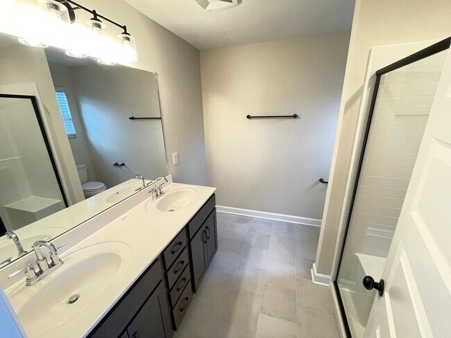 Building Photo - Waterford Village 3 bedroom home