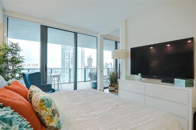 Building Photo - 650 NE 32nd St