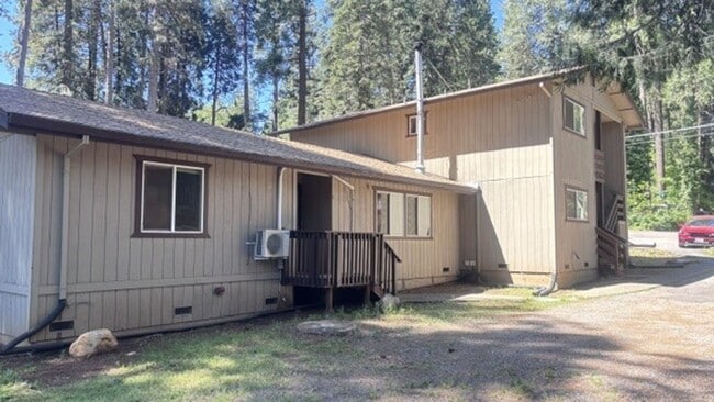Building Photo - 2 Bedrooms in Pollock Pines Available May 1st
