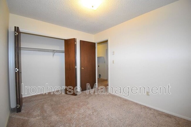 Building Photo - 515 S 15th Ave