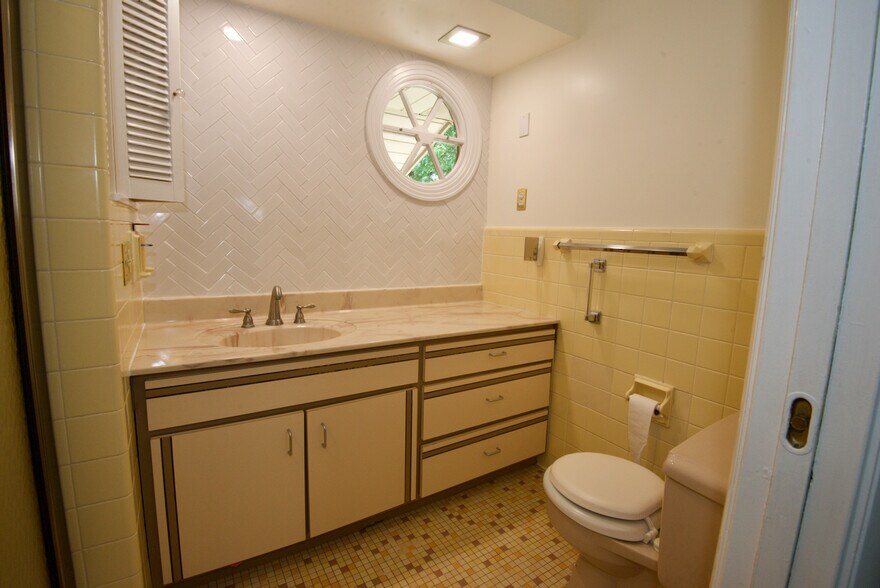Building Photo - 1149 Sunrise Dr
