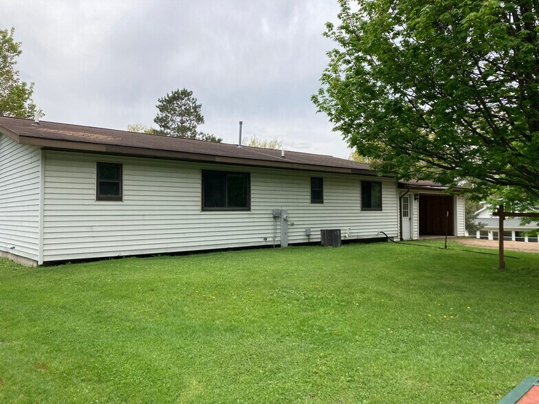 Back of house - 4942 E Lakeview St