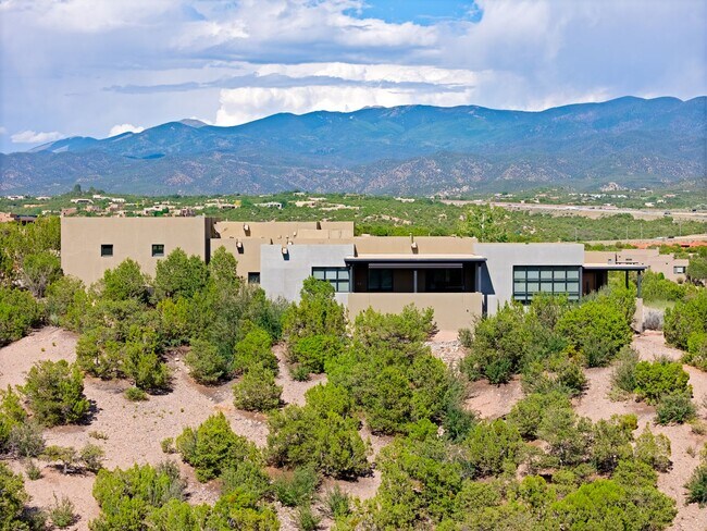 Building Photo - 875 Camino Francisca