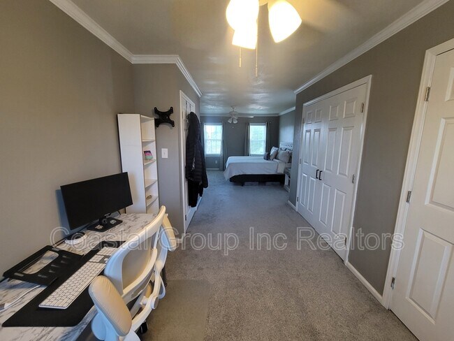 Building Photo - 1012 Meadowview Pl