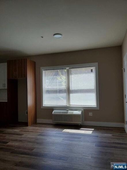 Building Photo - 545 39th St