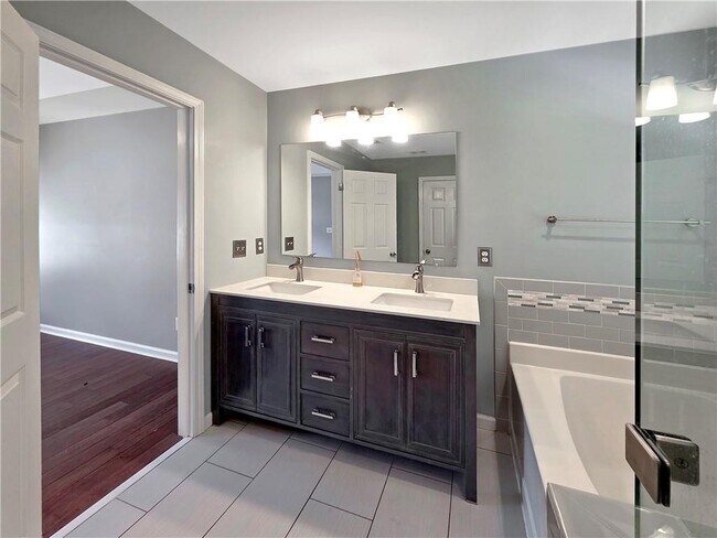 Building Photo - 401 Kensington Parc Dr