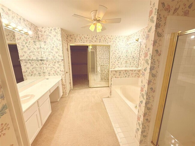 Building Photo - 2438 Falcon Dr