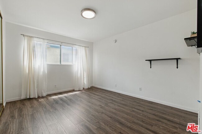 Building Photo - 5400 Lindley Ave