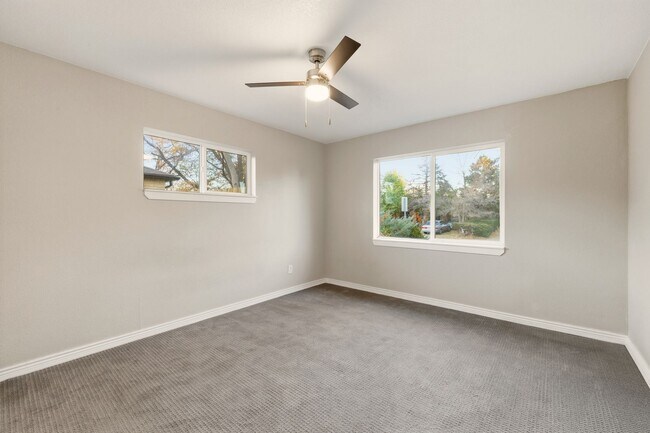 Building Photo - Beautiful 3-Bedroom, 2 Bath Home With Grea...