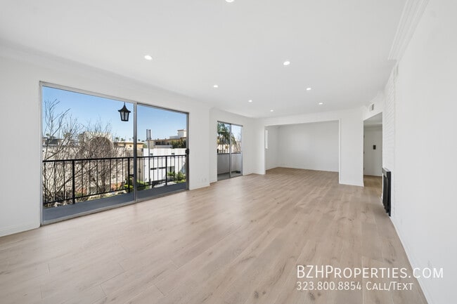 Building Photo - 333 S Elm Dr