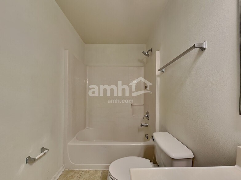 Building Photo - 10619 Opus Dr