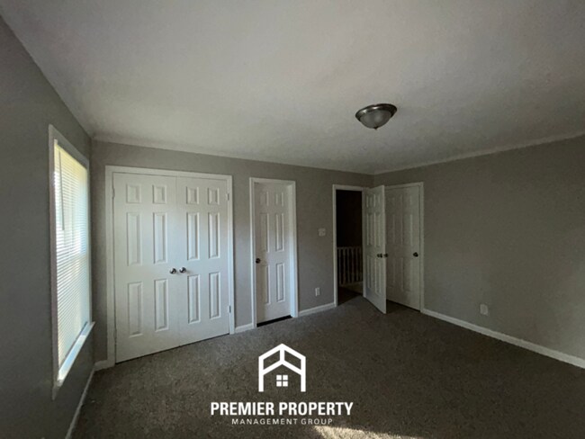 Building Photo - 9893 Cherokee Dr