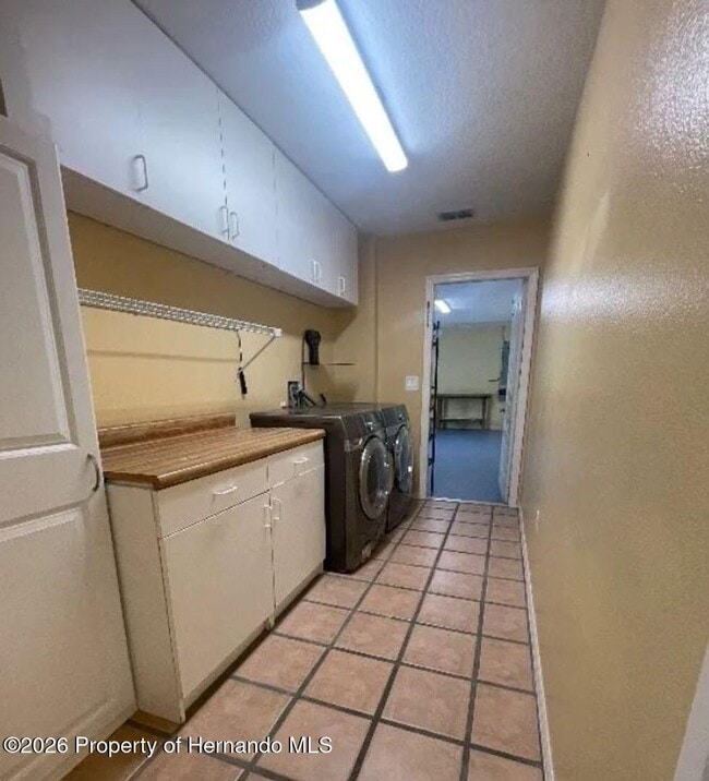 Building Photo - 18816 Cimbora Dr