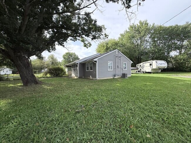 Building Photo - 137 Lemmon Ave