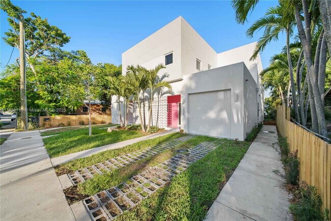 Building Photo - Northwest 9th Court, Miami, FL 33127 - 5 BR 3 BA townhouse