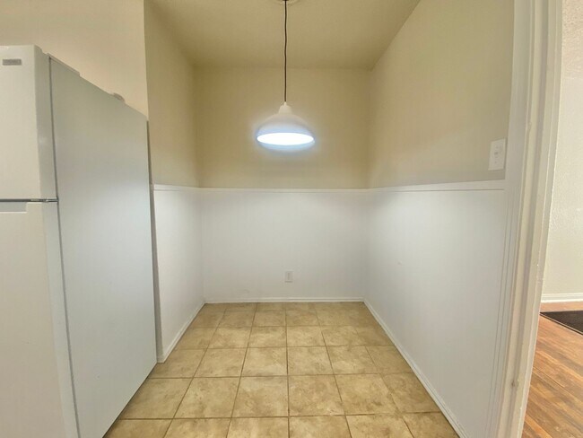 Building Photo - 2420 33rd St