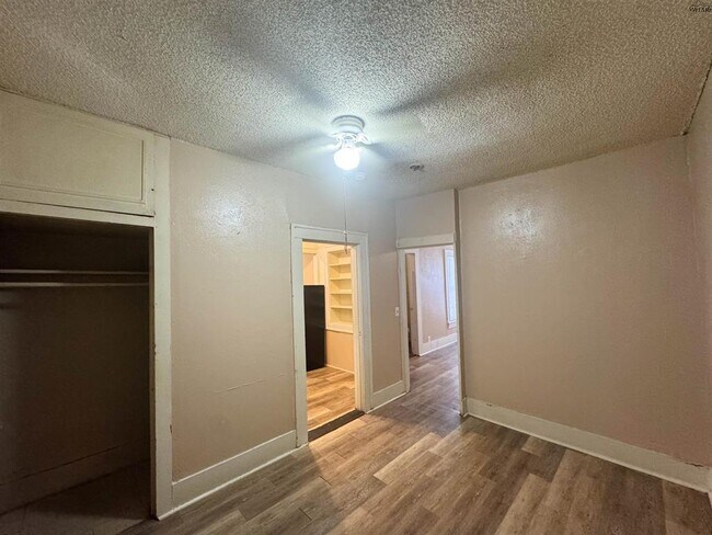 Building Photo - 1205 Austin St