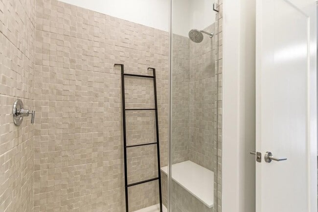 Building Photo - 775 Juniper St NE