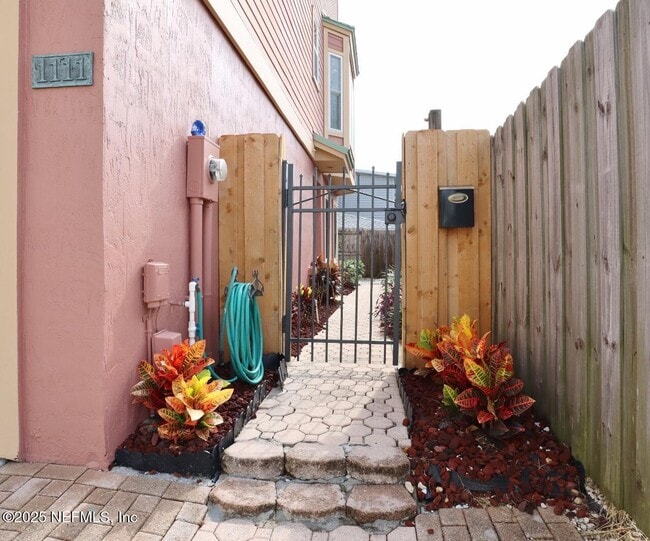 Building Photo - 1111 First St