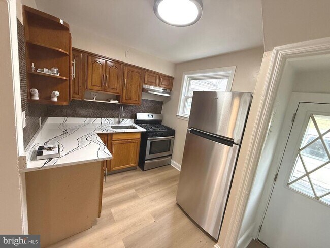 Building Photo - 804 Radnor Ave