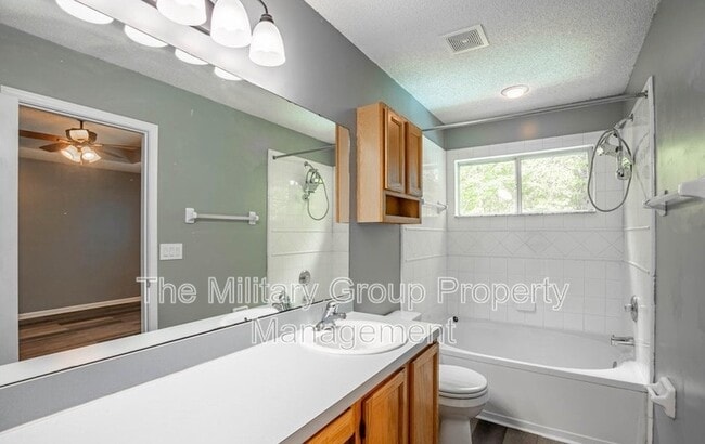 Building Photo - 3390 Millcrest Pl