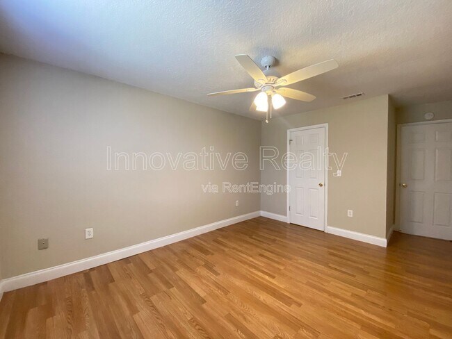 Building Photo - 412 Banyon Tree Cir