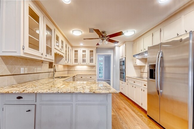 Building Photo - 201 Vanderpool Ln
