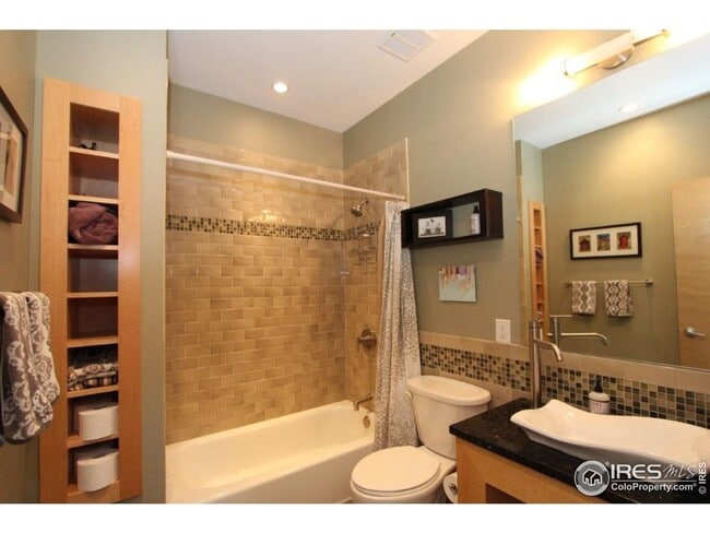 Building Photo - 5 Bed 3 Bath Home in South Boulder