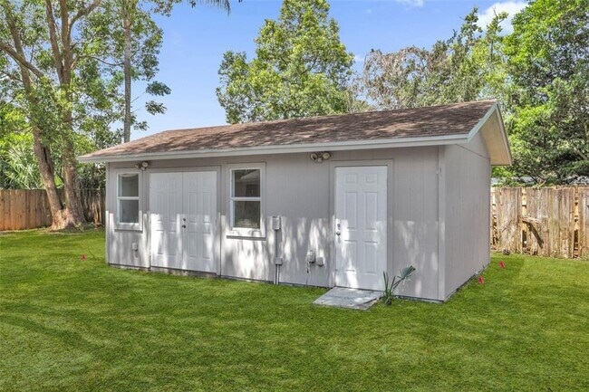 Building Photo - 518 Lavon Dr