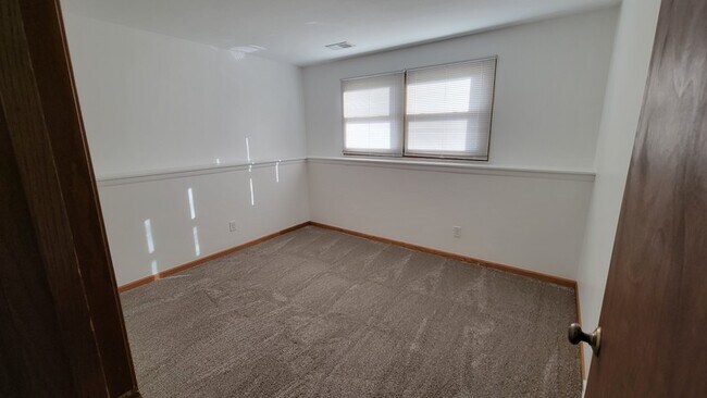 Building Photo - 8233 Imperial Dr
