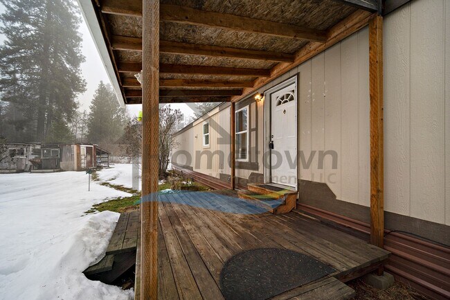 Building Photo - 2 Bedroom 2 Bathroom Home with Off-Street Parking Available in Athol!