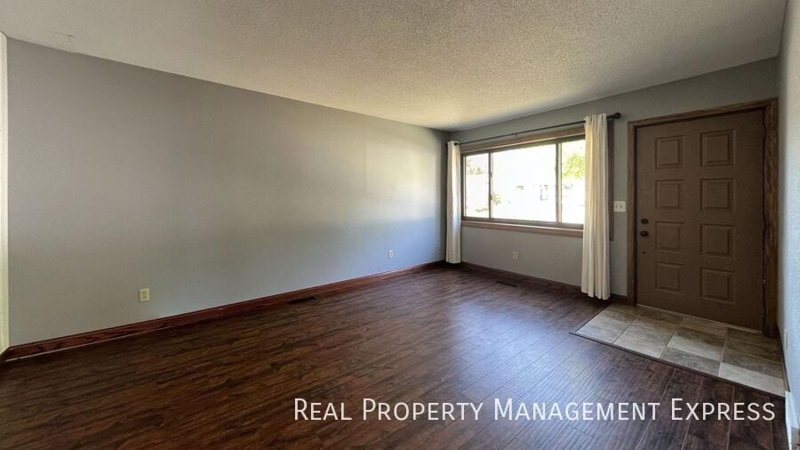 Building Photo - Spacious 5-Bedroom Home with Modern Update...