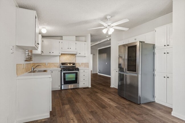 Building Photo - 4120 E Marigold St