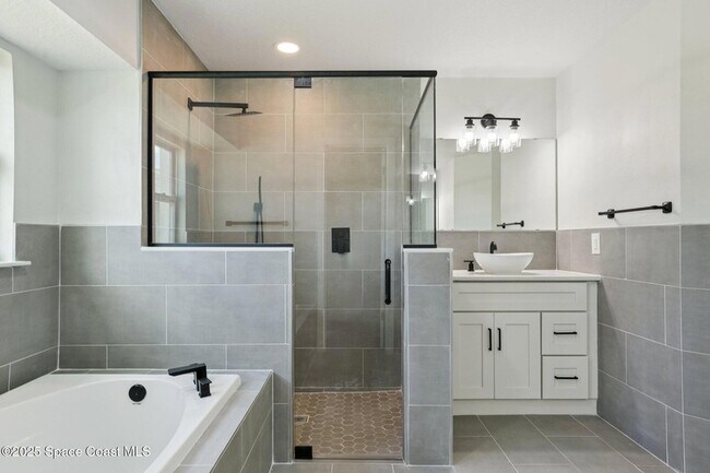 Building Photo - 1441 Eldron Blvd SE