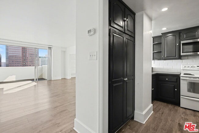 Building Photo - 969 Hilgard Ave