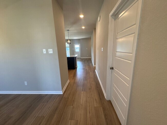 Building Photo - AVAILABLE NOW; APPLY AT OUR WEBSITE TODAY!!