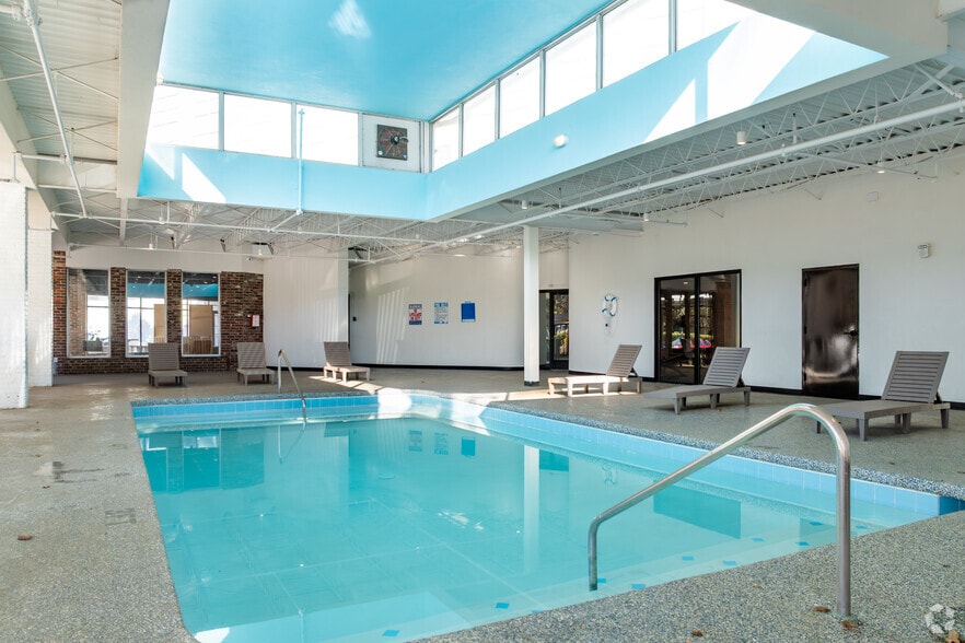 Pool - The Bonsai at Central Gardens