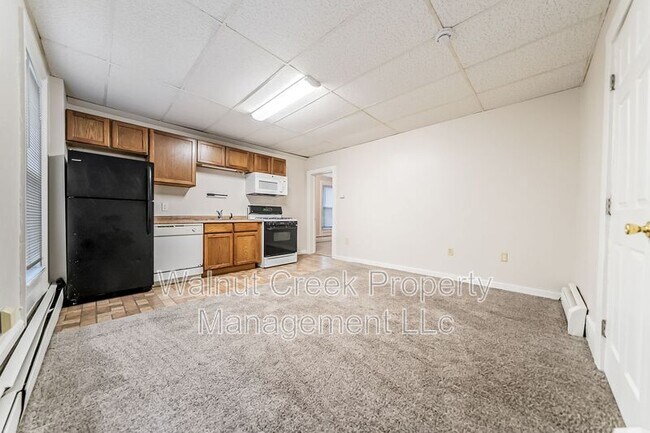 Building Photo - 870 S Main St