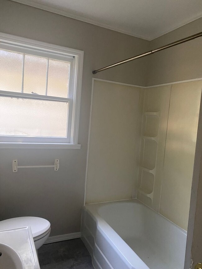 Building Photo - 2225 S Osage Ave