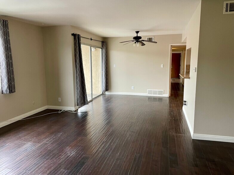 Dining area - 6811 Alvarado Rd