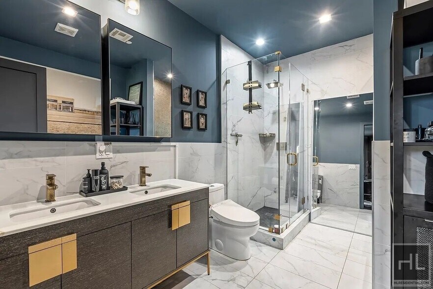 Building Photo - Gorgeous Townhome in Bed Stuy!