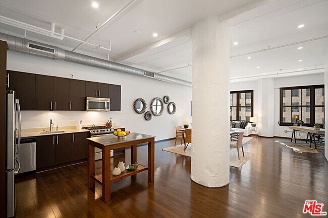 Building Photo - 1645 Vine St