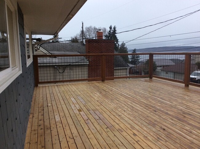 Building Photo - Browns Point Beauty! Spacious 2BDRM/1.75 BATH Home with Partial View of the Sound!