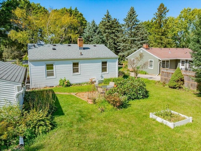 Building Photo - 401 Merrill Crest Dr