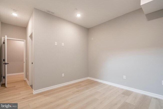 Building Photo - 713 S Mildred St