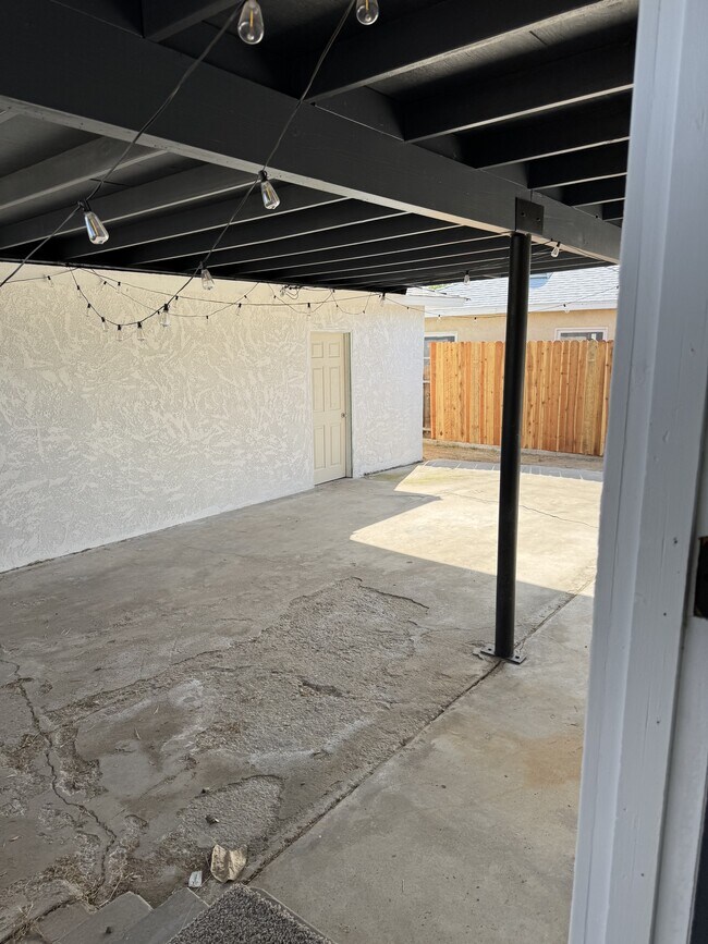 Building Photo - 1201 El Tejon Ave