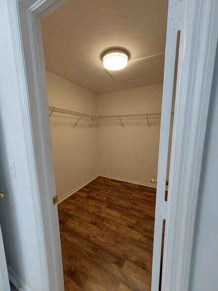 WALK IN CLOSET - 557 Windermere Dr
