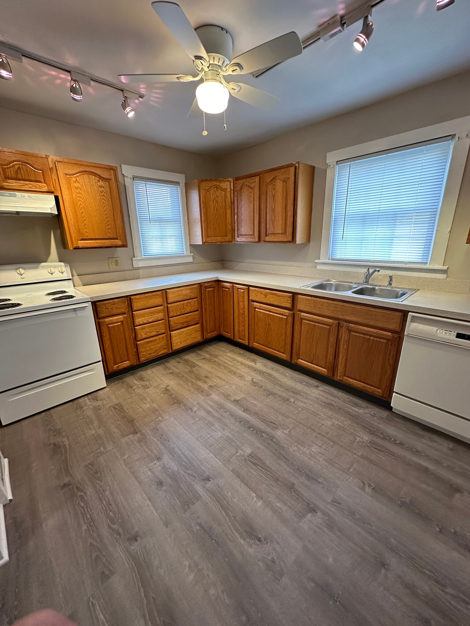 Building Photo - 163 Rhoda Ave