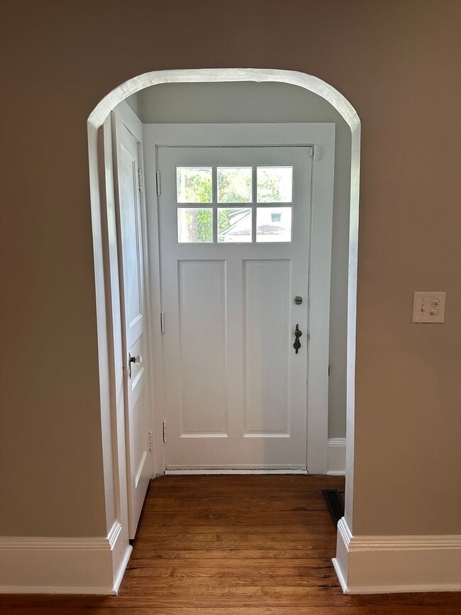 Building Photo - Modernized 3 bed 1 bath house