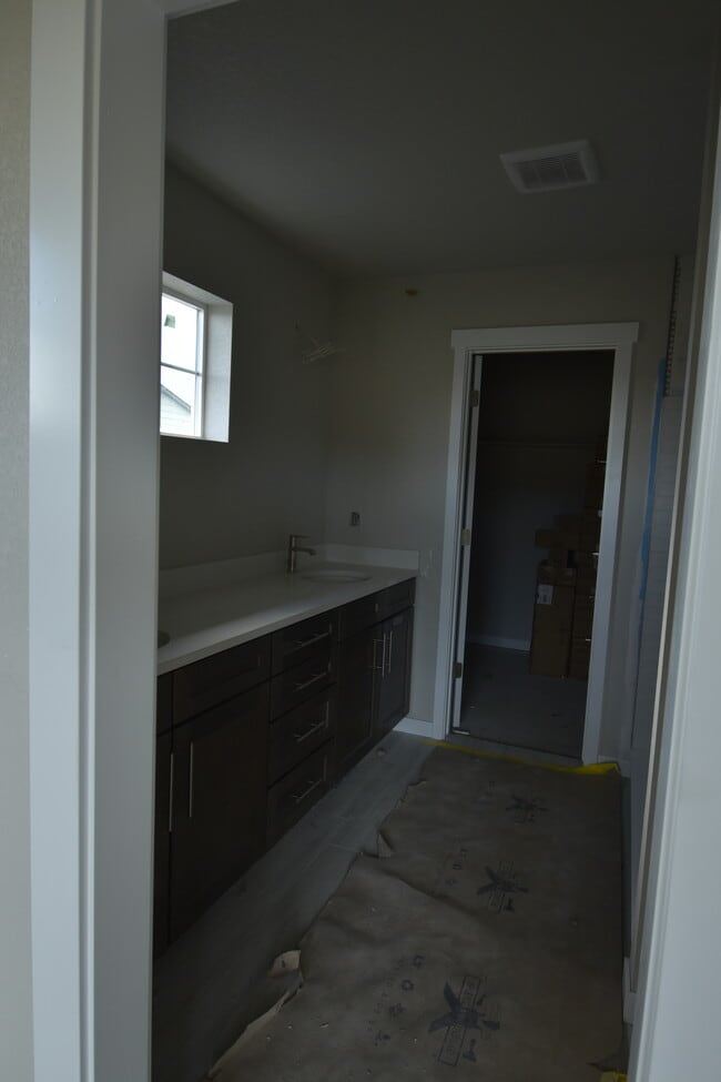 Building Photo - 10214 Spry St